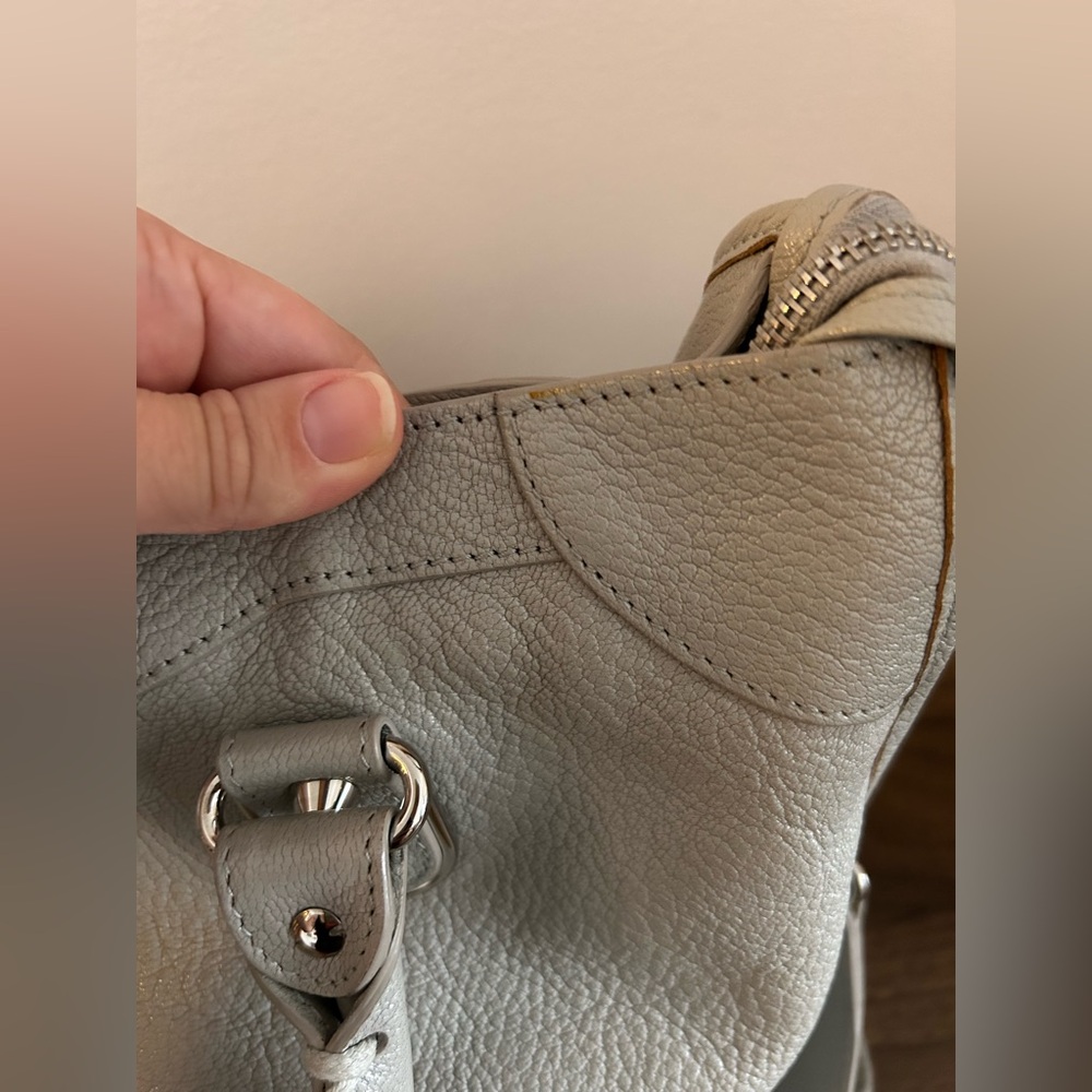 Authentic Balenciaga chèvre Metallic Edge City Bag in gris - Picture 3 of 16